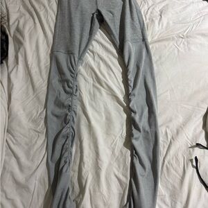 ALO Yoga Light Gray Leggings and top set